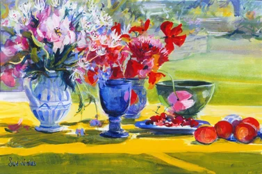 Midsummer bloemen op tuintafel