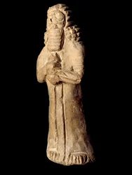 Sumerische beschaving: terracotta beeldje van beschermende geest onder de fundamenten van een huis