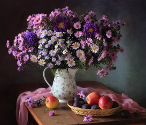 Asters en herfstfruit