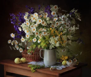 Zomerstilleven met wilde bloemen