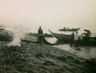 De terugkeer van de Japanse vissers rond 1900 - 1915 (fotografie)