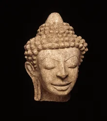 Boeddhahoofd, van Chedi Chula Pathom, Davaravati-periode