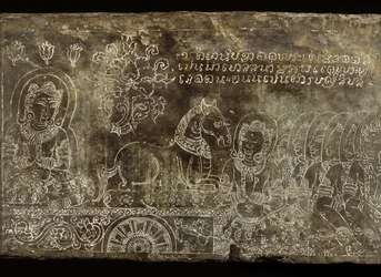 Gegraveerd stenen paneel met de Bhojajania Jataka-verhaal, van Wat Si Chum, Sukhothai, 14e-15e eeuw