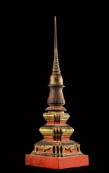 Model van een chedi of relikwietoren (hout)