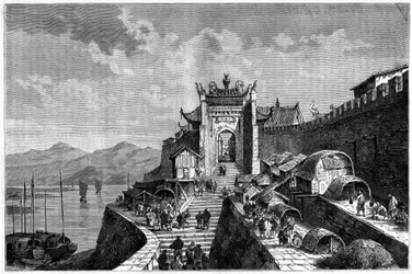 Uitzicht op de Shanghai-poort aan de Huangpu-rivier, China in de jaren 1870-1880. Gravure naar een tekening van Weber, in 