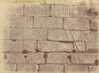 Detailaanzicht van hiëroglifische inscripties en sculpturen (Lijst van de verslagen naties), Karnak