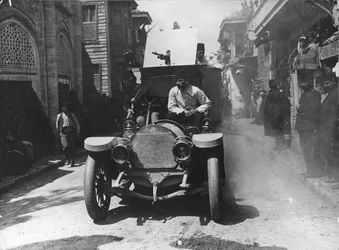Een gepantserde auto van jonge Turken, 1909