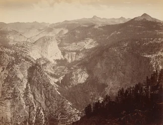[Yosemite Valley van boven] / [Yowiye en Piwyack. Vernal en Nevada Fall. Yosemite Valley vanaf Glacier Point].