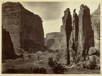 Cañon de Chelle, Muren van de Grand Cañon, ongeveer 1200 voet hoog