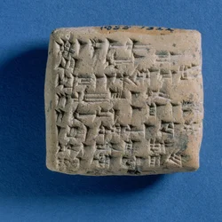 Tablet gegraveerd met een brief van Tirirsama aan koning Niqmepa, uit Atshana, 14e eeuw v.Chr.