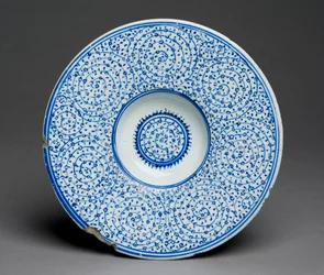 Tondino schaal, Iznik Gouden Hoorn aardewerk, Turks, ca. 1535-45