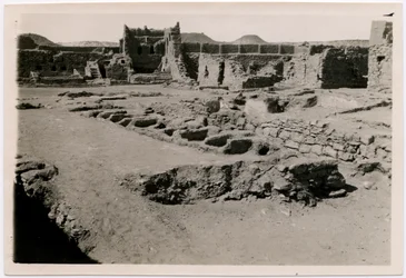 Interieur van het klooster van St Simeon, kamer VI, Aswan, Egypte, foto door Ugo Monneret de Villard