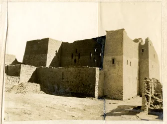 Grote donjon (qasr) van het klooster van St Simeon, Aswan, Egypte, foto door Ugo Monneret de Villard
