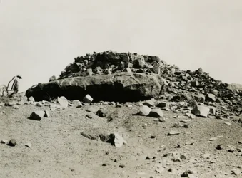 Ruïnes in de regio Goz Regeb, Soedan, foto door Ugo Monneret de Villard, ca 1925