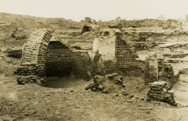 Trilobed gebouw, al-Fustat, Egypte, foto door Ugo Monneret de Villard