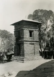 Vierkant gebouw met twee verdiepingen, Axum, Ethiopië, foto door Ugo Monneret de Villard