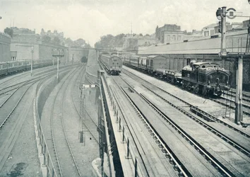 Een drukke plek, 1922