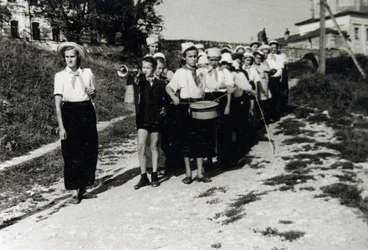 Een Pioniers eenheid bij All-Union Young Pioneer Camp Artek, Gurzuf, Krim, USSR, 1930s
