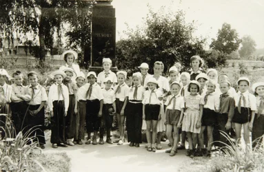 Een eenheid van Jonge Pioniers in Jalta, Krim, USSR