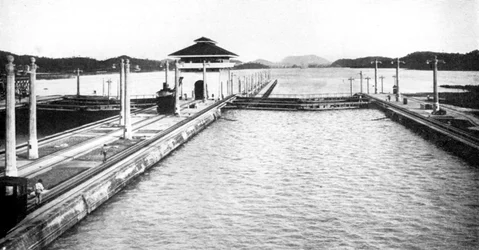 Een sluis op het Panamakanaal, Panama, 1926