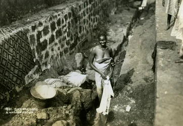Een wasvrouw, Sierra Leone, 20e eeuw