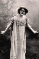Adrienne Augarde 1882-1913, Engelse actrice, 1907