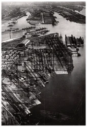 Luchtfoto van de Bremer Vulkan scheepswerf, Bremen, Duitsland, vanuit een Zeppelin, ca. 1931-1933