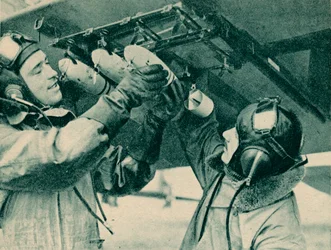 Luchtwaarnemer ontvangt bomtraining, 1940