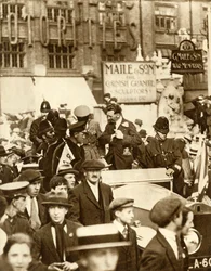 Alcock en Brown...na de eerste non-stop trans-Atlantische vlucht, Londen, juni 1919, 1935