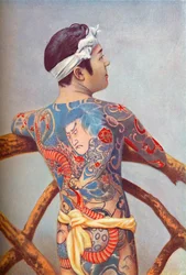 Een uitgebreid getatoeëerde Japanse man