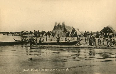 Arabisch dorp aan de oever van de Tigris, c1918-c1939