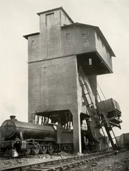 Automatisch kolen laden op Hornsey Station, Middlesex