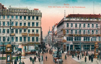 Berlijn - Unter den Linden met uitzicht op de Friedrichstraße, c1900
