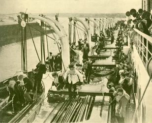 Bootoefening aan boord van de Aquitania, c1930