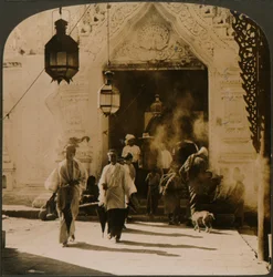 Birmese dames op weg naar de bazaar, Mandalay, Birma, 1907