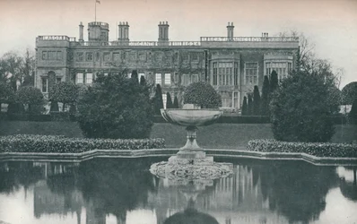 Castle Ashby, Northants: Zuidzijde, met fontein