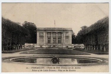 Kasteel van Versailles: buitenaanzicht van het Paleis van de Peer Trianon op de tuinen - Ansichtkaart eind 19e-20e eeuw