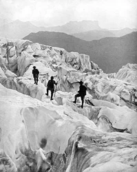 Klimmen door de Bossons-ijsval op weg naar de Mont Blanc, Zwitserland, begin 20e eeuw