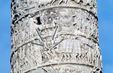 Zuil van Marcus Aurelius, detail, Piazza Colonna, Rome