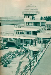 Verkeerstoren op Le Bourget Airport, Parijs, ca. 1936 ca. 1937