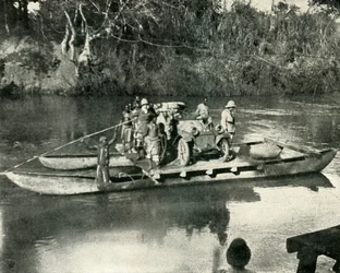 Motortransport over de Mbaka-rivier, Duits Oost-Afrika, 1919