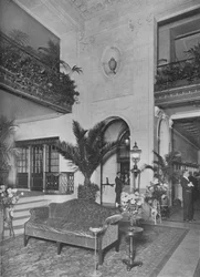 Hoek van de hoofdhal, kijkend naar het kantoor, Roosevelt Hotel, New York City, 1924