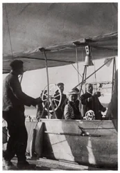 Graaf Zeppelin met zijn dochter in de gondel van Zeppelin LZ3, Duitsland, ca. 1906-1908, 1933