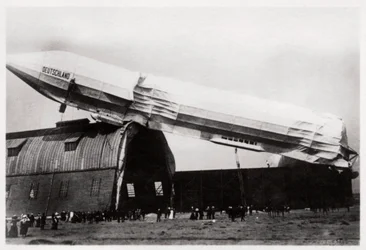 Neergestorte Zeppelin LZ 8 Deutschland II, Düsseldorf, Duitsland, 1911-1933