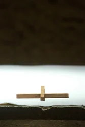Kruis op een altaar. Taize Gemeenschap, Taize, Frankrijk