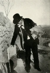Cézanne met schilderij en palet, c1900, 1947