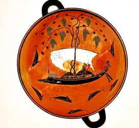 Dionysius in een zeilboot omringd door dolfijnen, Oud-Grieks gerecht Krater, 530 v.Chr.
