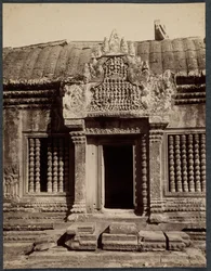 Deur door een binnenste omheining, Angkor Wat, Cambodja, ca. 1880