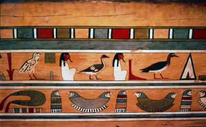 Egyptische hiërogliefen binnenin de buitenste kist van rentmeester Seni uit El Bersha, Egypte, ca. 2000 v.Chr.