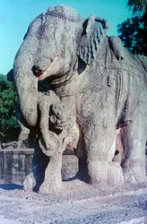 Olifant sculptuur, Khajuraho, India. c950-1050. 20e eeuw